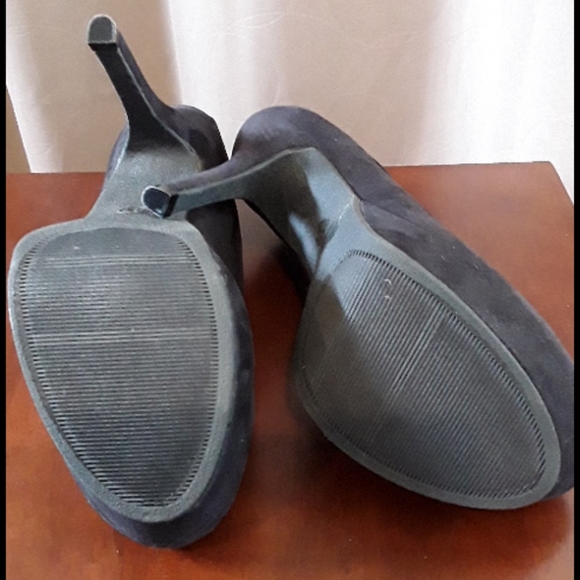 Black suede-like heels - Picture 2 of 3